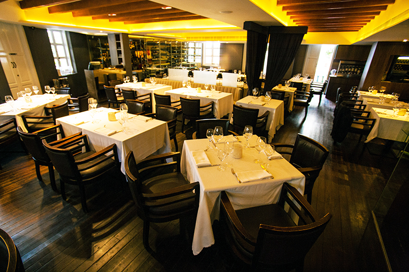 11-oso-main-dining