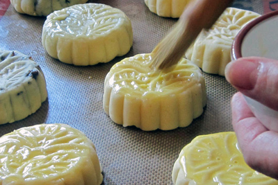 2013-09-17-mooncakesglaze1