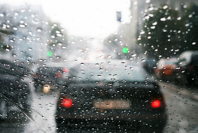 Safe_Driving_in_Rainy_Days_1