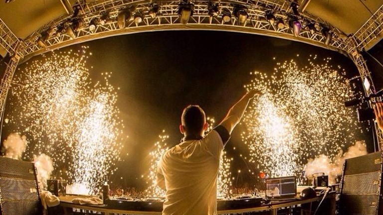 dj-afrojack-at-zoukout